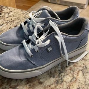 Like new!- Woman’s D.C Anvil limited edition size 10